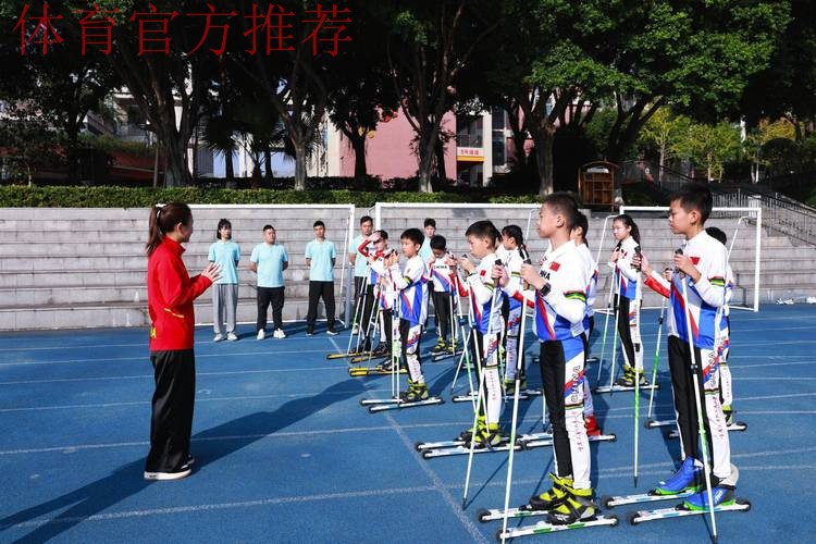 “冠军体育课”进入成都校园